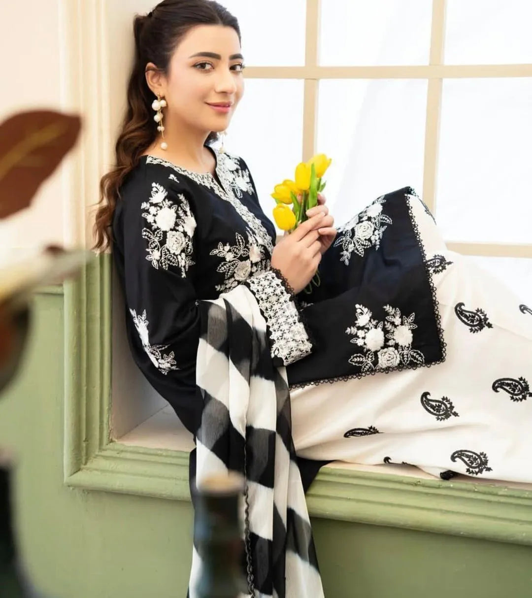 ZARA SHAHJAHAn 3Pcs Unstitched Embroidered Suit